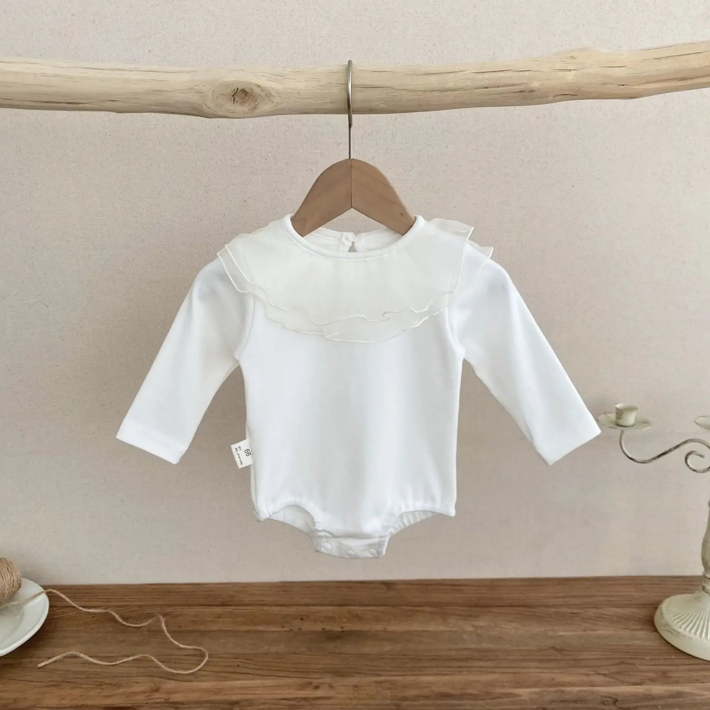 長袖ロンパース White / 6M  66CM ベビーロンパース 長袖ボディスーツ フリルチュチュ襟 2カラー【mh0006348】