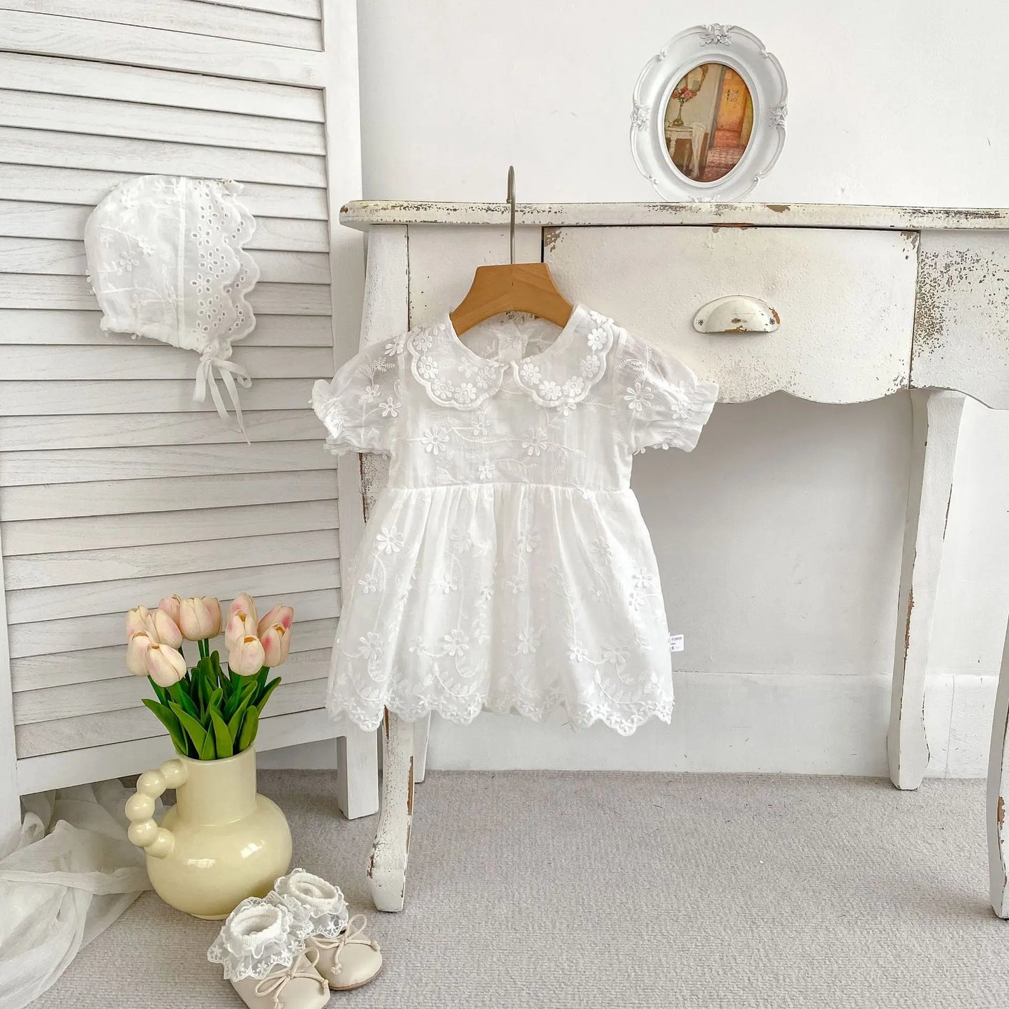 半袖ロンパース White / 6M  66CM ベビーロンパース レースフリル 半袖ベビードレス ボンネット帽子セット ホワイト【mh0005462】