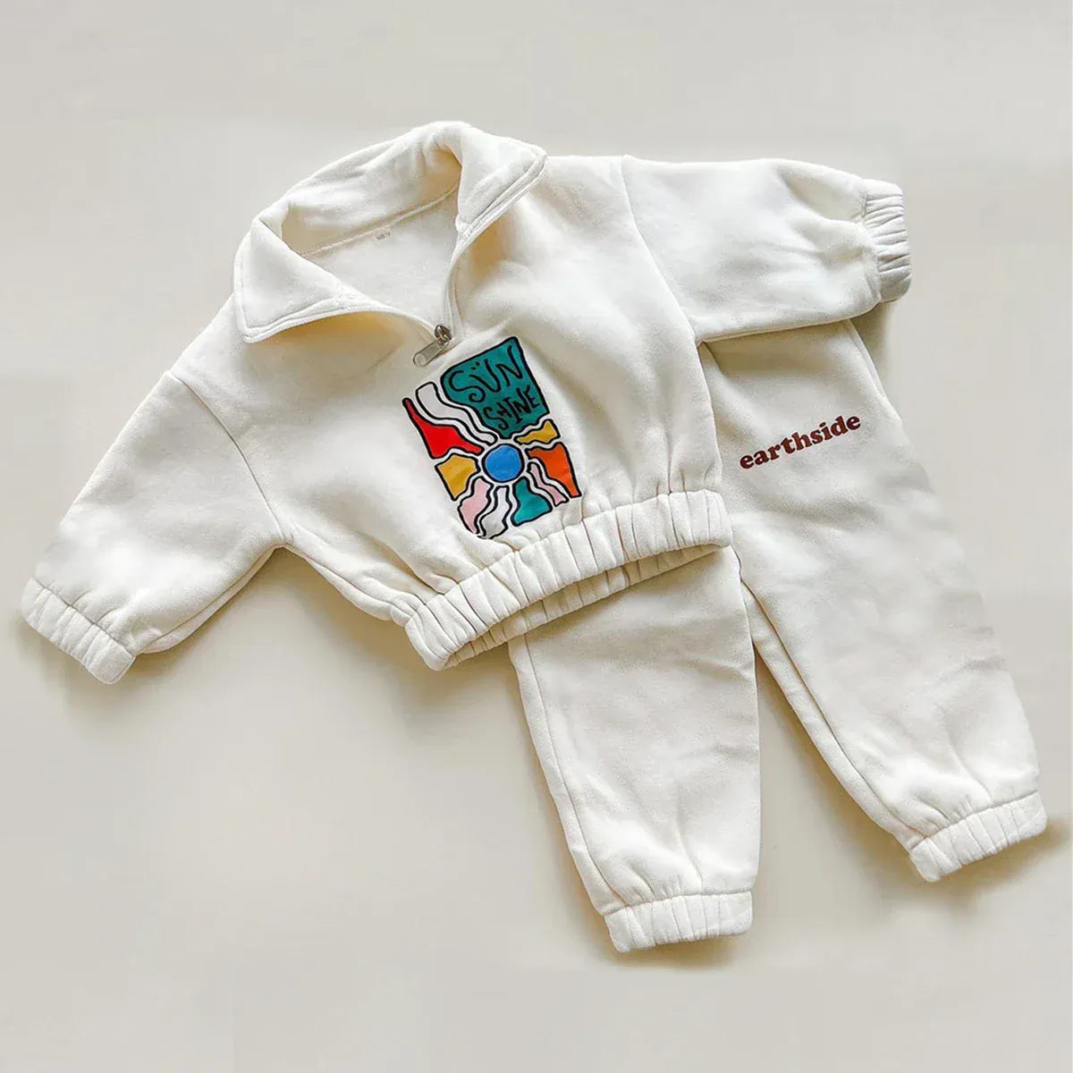長袖セットアップ White / 9-12M 73 ベビーキッズセットアップ 2点セット ロゴプリントハーフジップフリーススウェットシャツ+ロングパンツ【mh0007701】