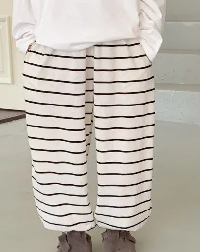 ロングパンツ・スウェットパンツ white / 90cm 1-2y / 取り寄せ（7〜35日） キッズパンツ ボーダー柄 ルーズロングパンツ ブラック/ホワイト2カラー