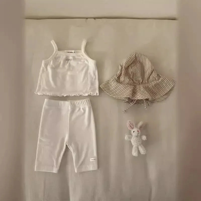 ノースリーブセットアップ white / 9M  73cm / 取り寄せ（7〜21日） ベビーセットアップ 2点セット キャミソール+ショートレギンス リボン刺繍 2カラー
