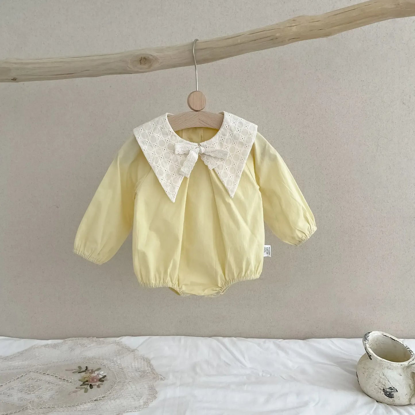 長袖ロンパース Yellow / 24M  90CM ベビーロンパース レース刺繍三角襟リボン長袖ボディスーツ イエロー【mh0006719】