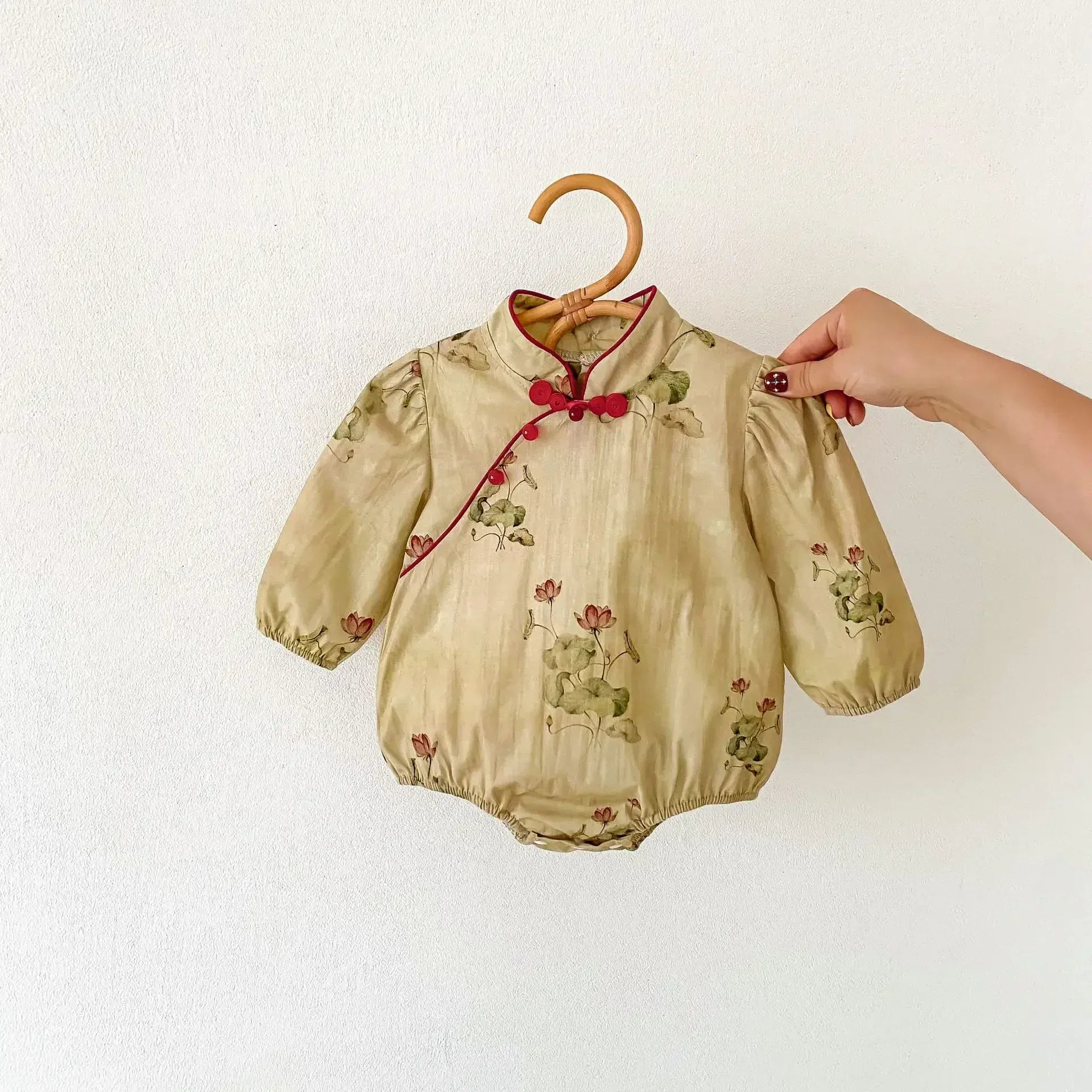 長袖ロンパース Yellow / 66cm 0-6m ベビーロンパース ロータスフラワープリント長袖チャイナドレスボディスーツ【mh0007625】