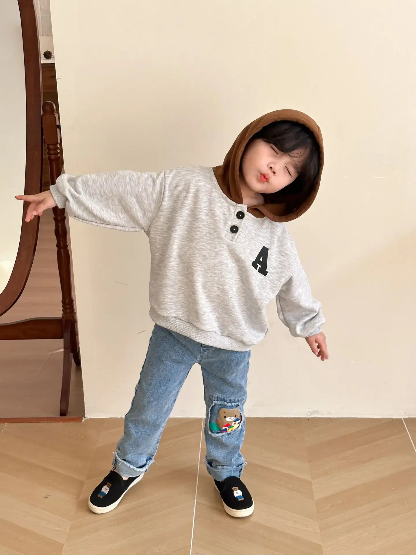 長袖Tシャツ キッズトップス フーディ袖スウェットシャツ アルファベットワンポイント アプリコット/グレー/2カラー