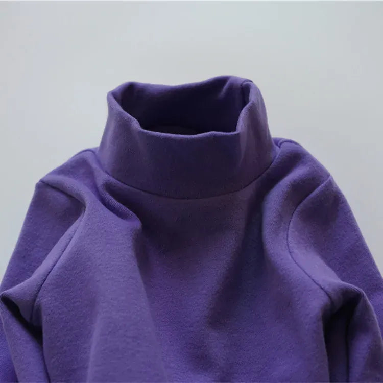 キッズ長袖ハイネックTシャツ、パープルの首元（ボトルネック）アップ