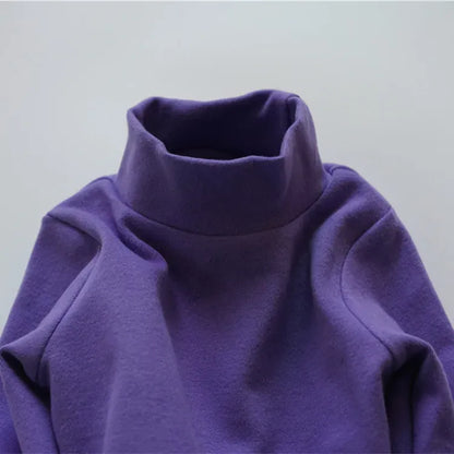 キッズ長袖ハイネックTシャツ、パープルの首元（ボトルネック）アップ