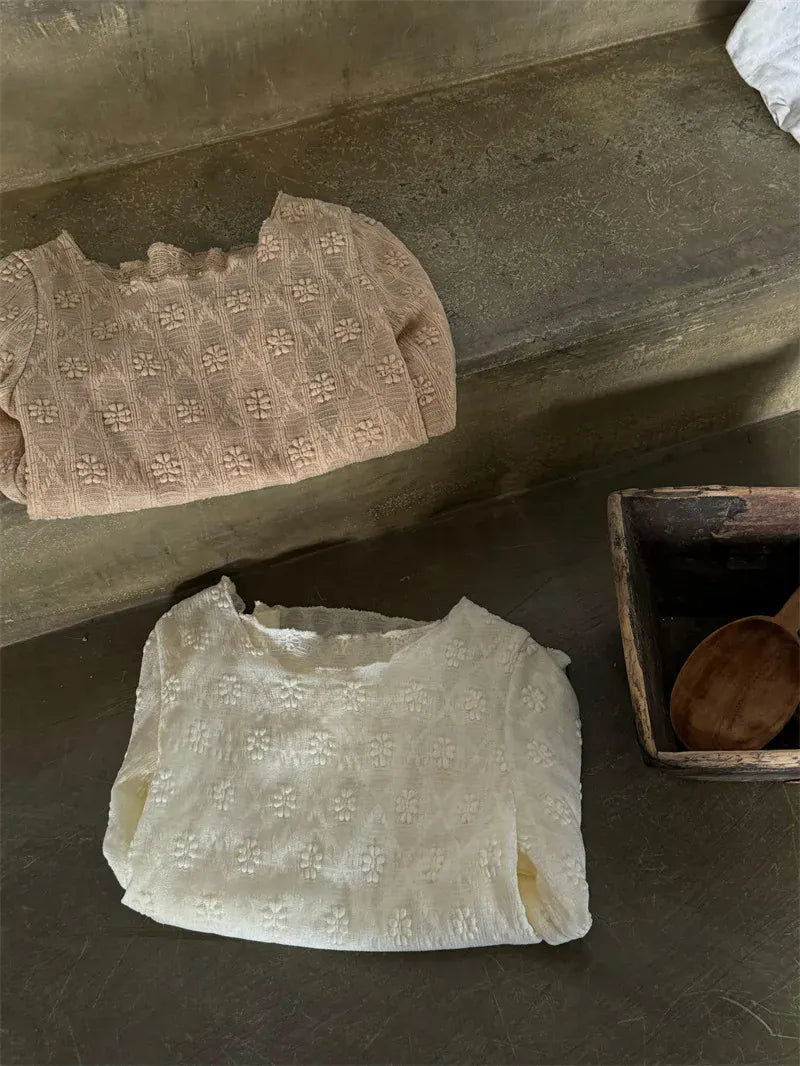 長袖Tシャツ キッズトップス エンボスフラワー 長袖Tシャツ 薄手 2カラー