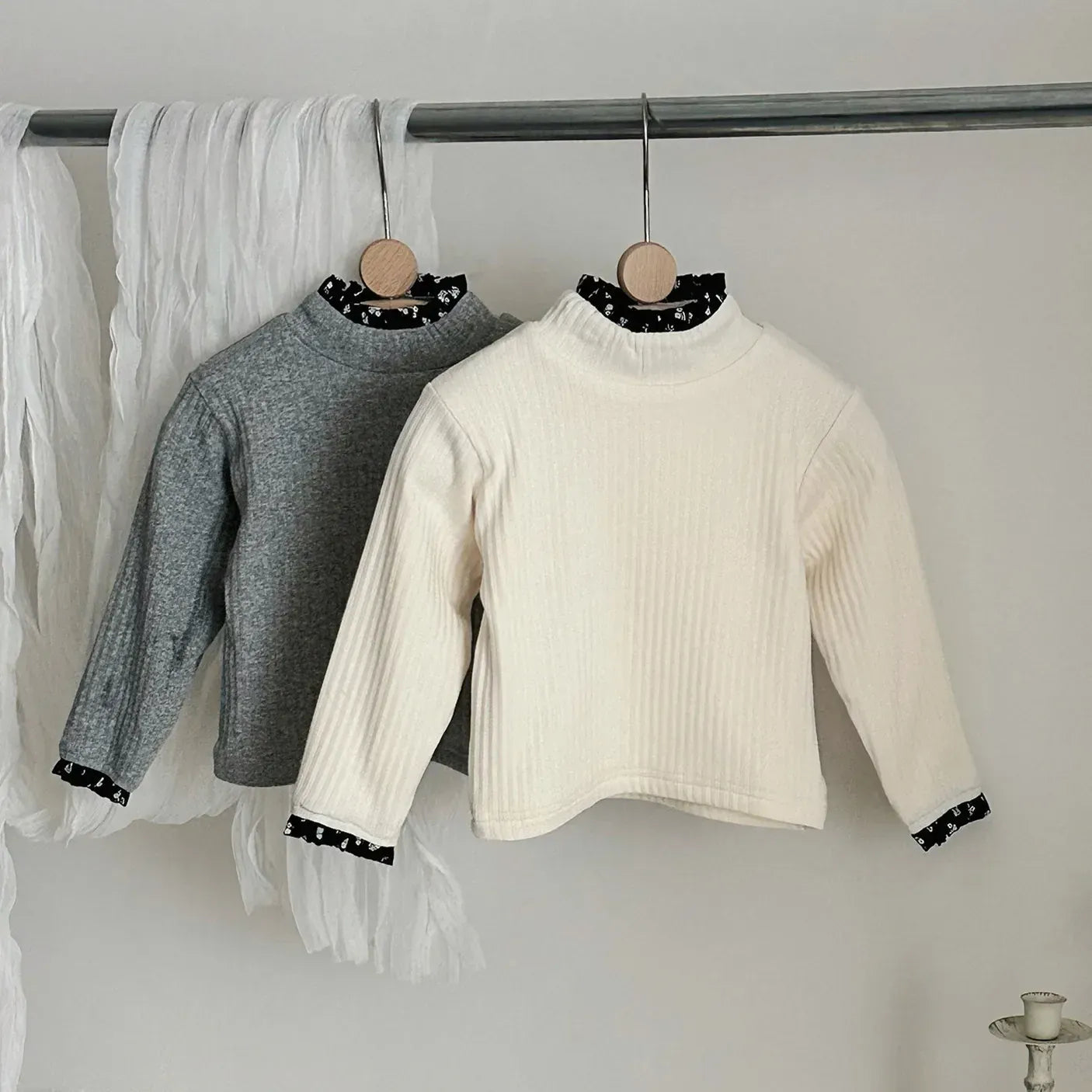 長袖Tシャツ ベビートップス フラワープリントアクセント裏フリースハイネック長袖Tシャツ【mh0007723】