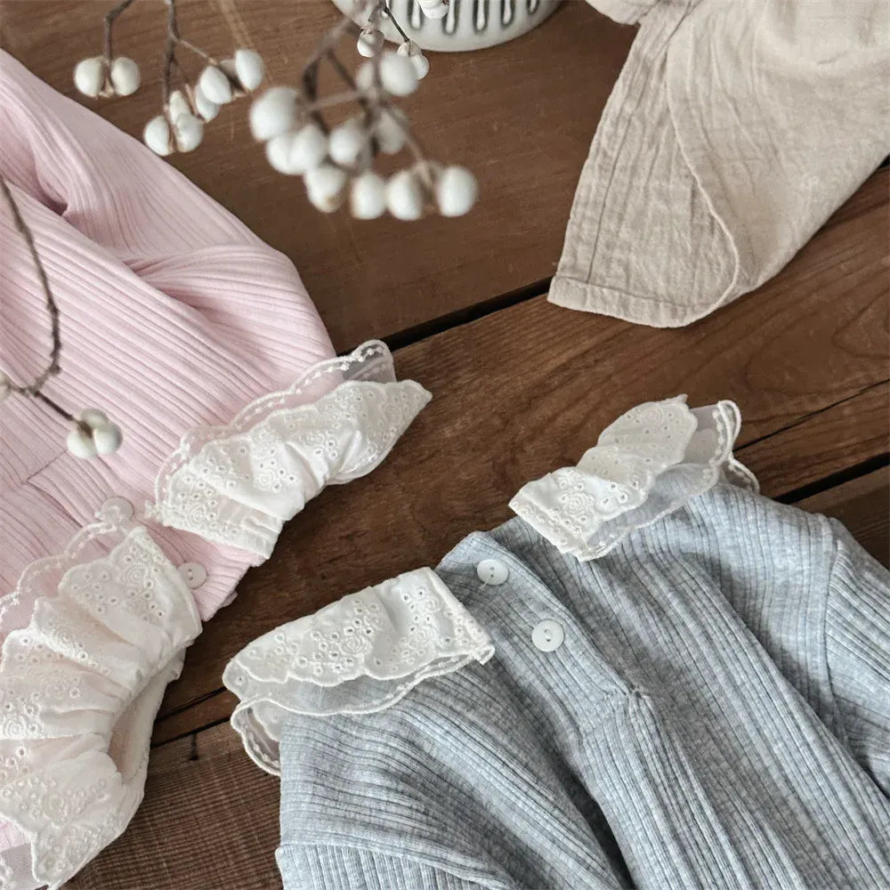 長袖Tシャツ ベビートップス レースフリルダブルラッフル襟長袖リブTシャツブラウス【mh0008027】