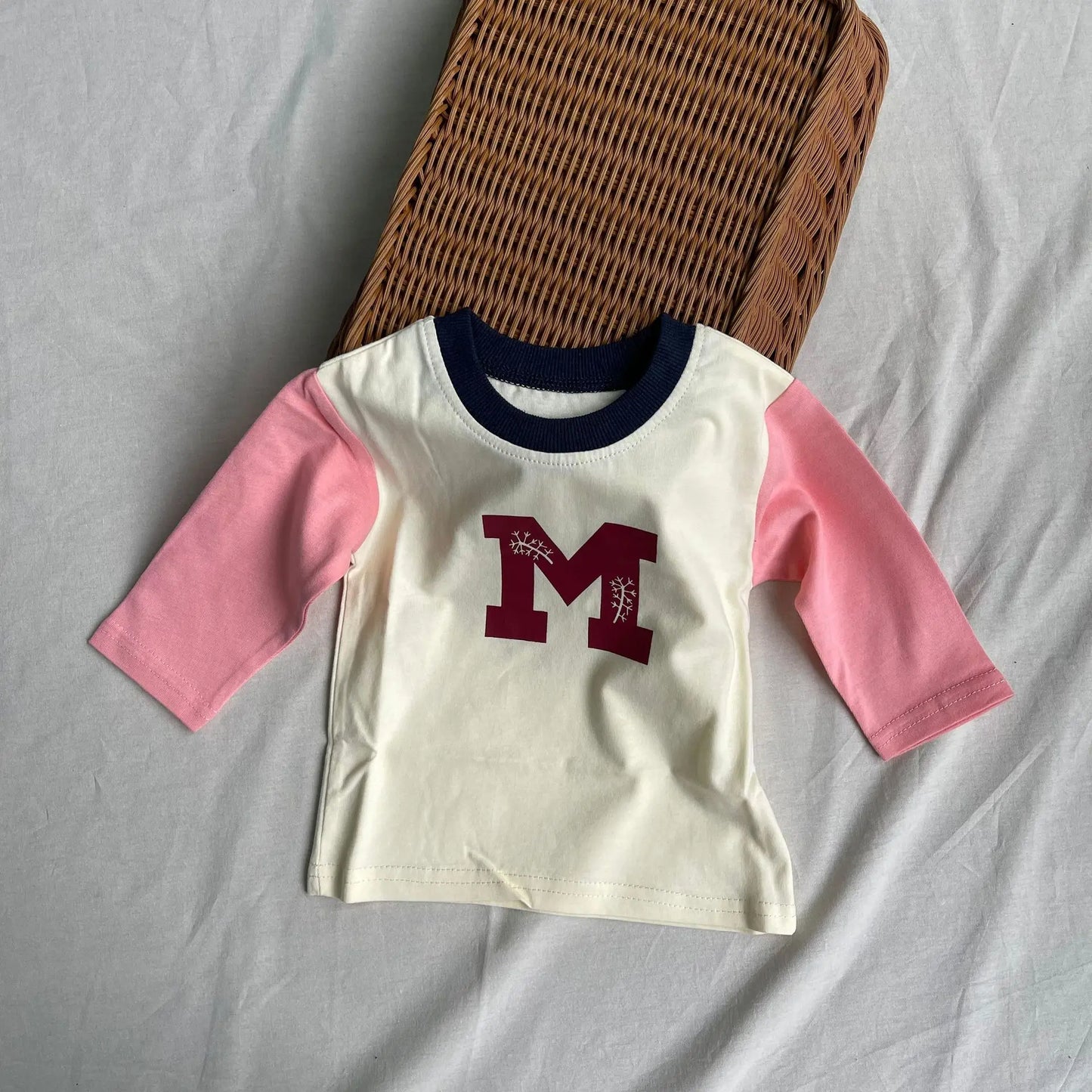 長袖Tシャツ ベビートップス ロゴプリントラグランパッチワーク長袖Tシャツ【mh0008841】