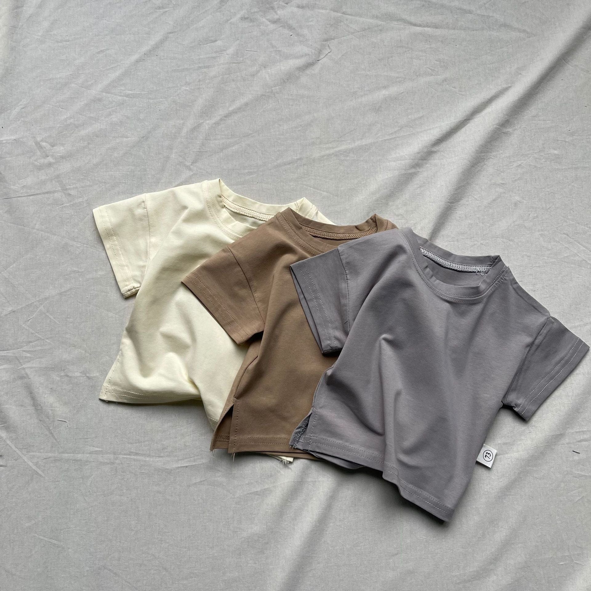 半袖Tシャツ ベビートップス シンプルスモーキーカラーサイドスリット半袖Tシャツ【mh0009166】