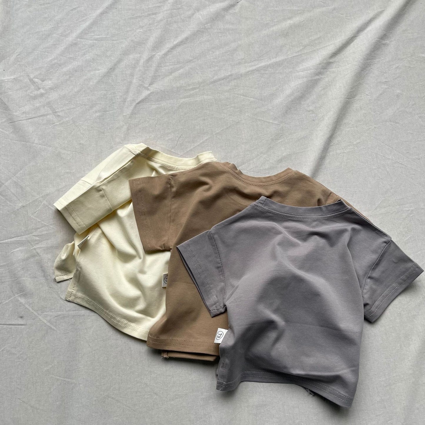 半袖Tシャツ ベビートップス シンプルスモーキーカラーサイドスリット半袖Tシャツ【mh0009166】