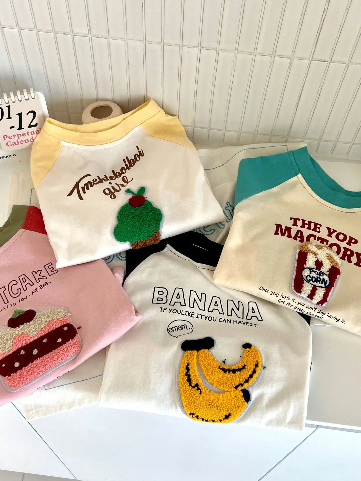 長袖Tシャツ キッズトップス 長袖Tシャツ ロンT ラグランパッチワーク ポップコーンケーキバナナ刺繍 4カラー