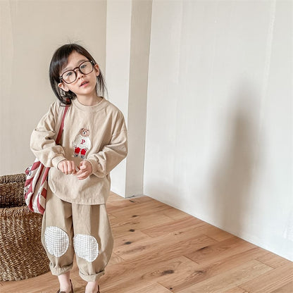 キッズ用ルーズパンツ ベージュ系 ひざパッチ付きのリラックスシルエット