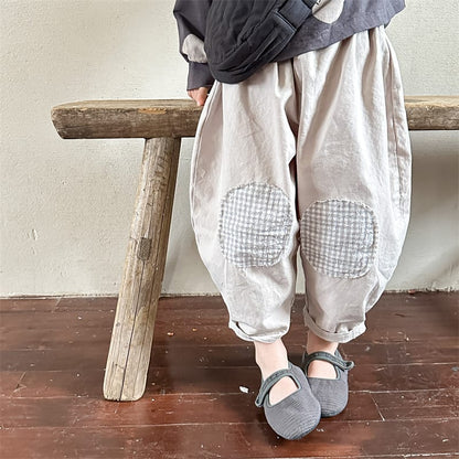 キッズ用ルーズパンツ 白系 両ひざチェックパッチ付き