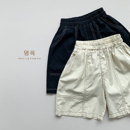 キッズ用ワイドハーフパンツ2枚、黒と生成り（ウエストゴム、配色ステッチ）