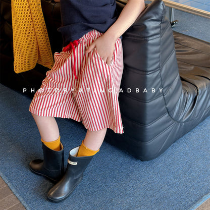 キッズ用ストライプハーフパンツ（レッド×白）フラットフロント、サイドポケット付き