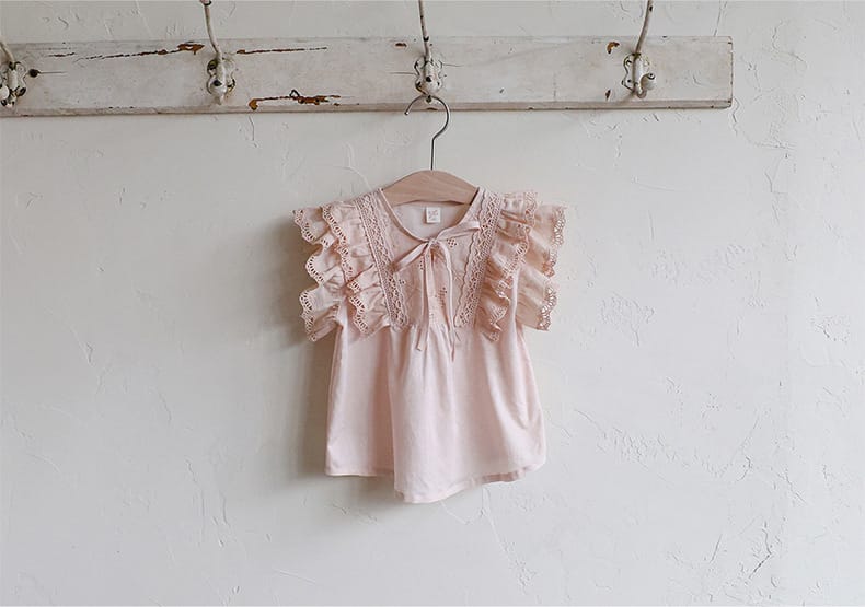 レースフリルディテール ラウンドネック フリルスリーブ ブラウス【mh0013724】 Strawberry Coral 半袖シャツ・ブラウス