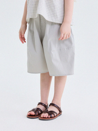 キッズ 無地のルーズハーフパンツ（グレー）