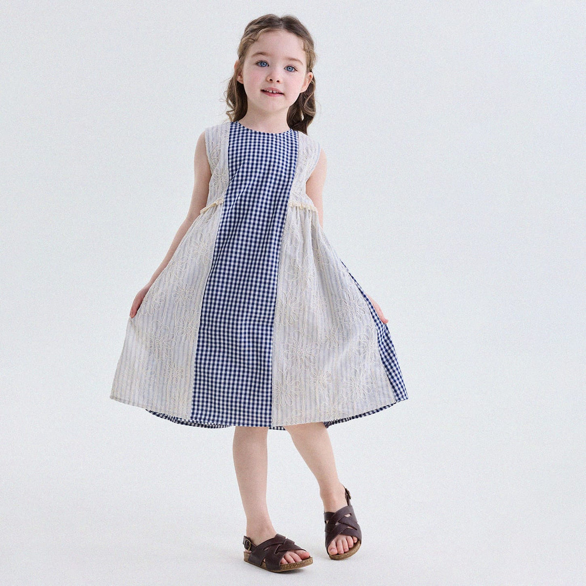 キッズ ギンガムチェック フラワー刺繍 配色デザイン ノースリーブワンピース【mh0013768】 Blue / 90cm yunerma ノースリーブワンピース