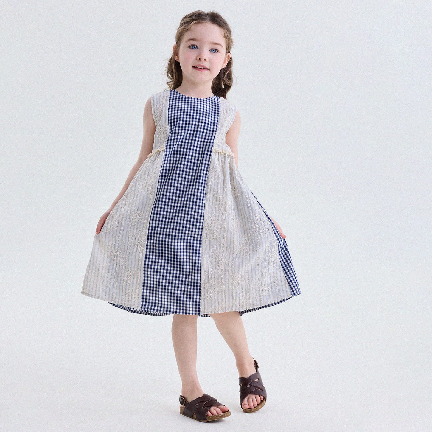 キッズ ギンガムチェック フラワー刺繍 配色デザイン ノースリーブワンピース【mh0013768】 Blue / 90cm yunerma ノースリーブワンピース