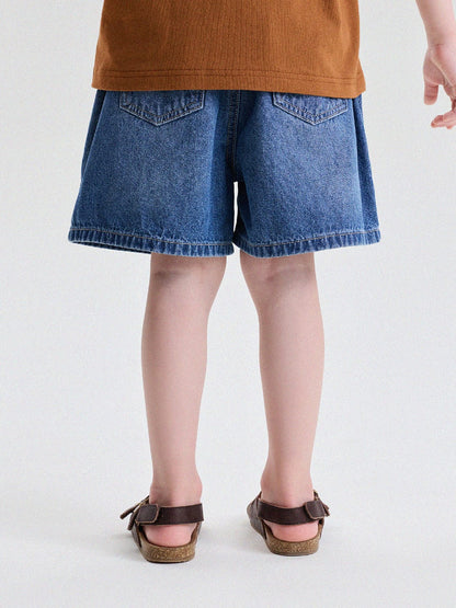 キッズ用デニムショートパンツ、濃淡ブルーのパッチワークと裾の縫い目