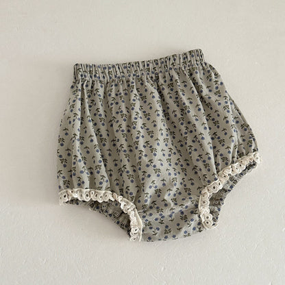 ベビー用小花柄ショートパンツ、ウエスト総ゴムフリル裾付き