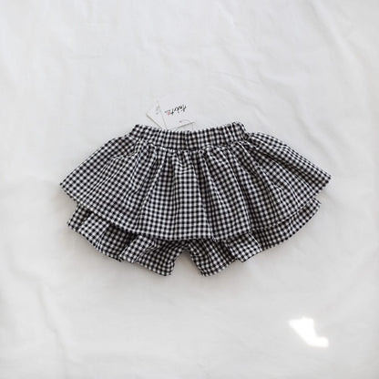 キッズ チェック柄フリルショートパンツ 平置き フロントのギャザー