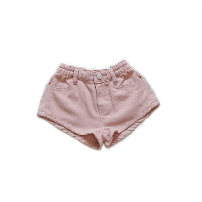 ピンクのキッズデニムショートパンツ、前ボタン留めのゴムウエスト