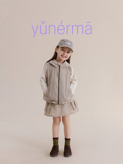 キッズ用ベージュのフード付きベスト＆ミニスカートセット、ウエストゴム付き
