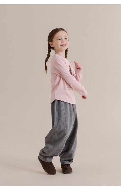 キッズ用スウェットパンツ（ルーズワイド）グレー、ゆったりシルエットの長丈