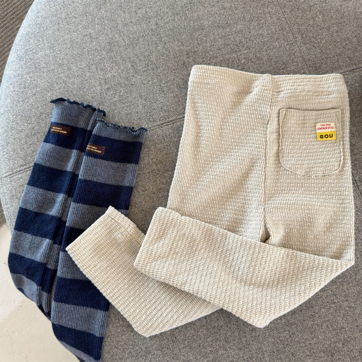 キッズ用ハイウエストレギンスパンツ（生成り）背面ポケット付き
