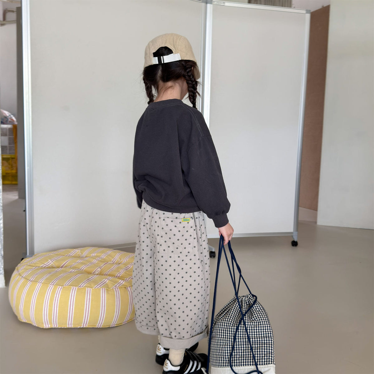 キッズ用スター柄ルーズハーレムパンツ、ベージュ系、サイドポケット付き