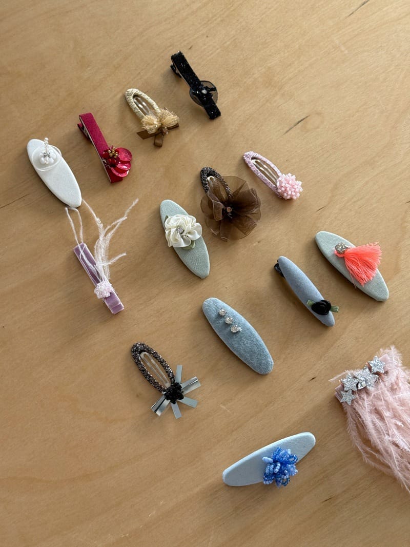 キッズ用ハンドメイド ヘアクリップ各種、レースとストーン装飾のセット