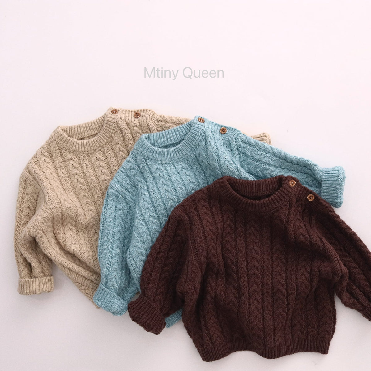 キッズ ケーブル編み 肩ボタン クルーネック プルオーバー ニットセーター【mh0014393】 Mtiny Queen ニット・セーター