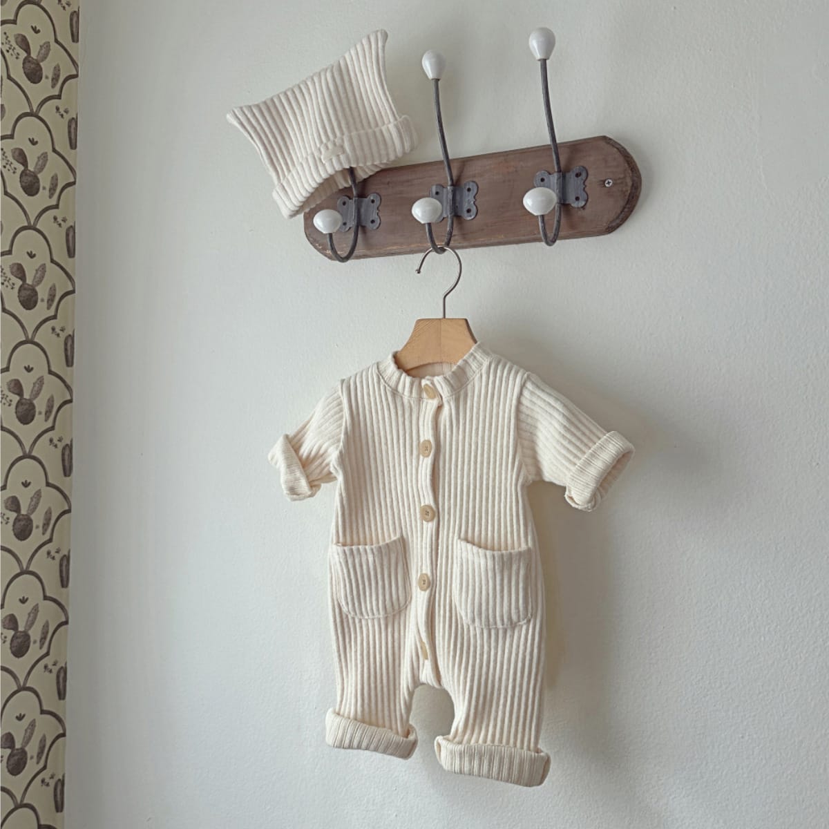 ベビー リブ ニット ニュアンスカラー 長袖 ロンパース 帽子【mh0014399】 Beige Apricot Suit (Jumpsuit + Hat) / 66cm BBAMMA 長袖ロンパース