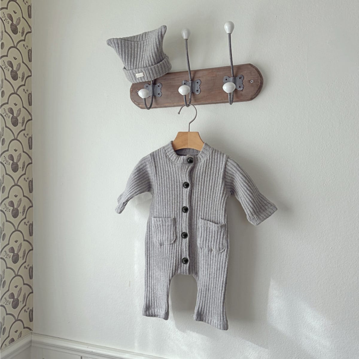 ベビー リブ ニット ニュアンスカラー 長袖 ロンパース 帽子【mh0014399】 Light Gray Suit (Jumpsuit + Hat) / 66cm BBAMMA 長袖ロンパース