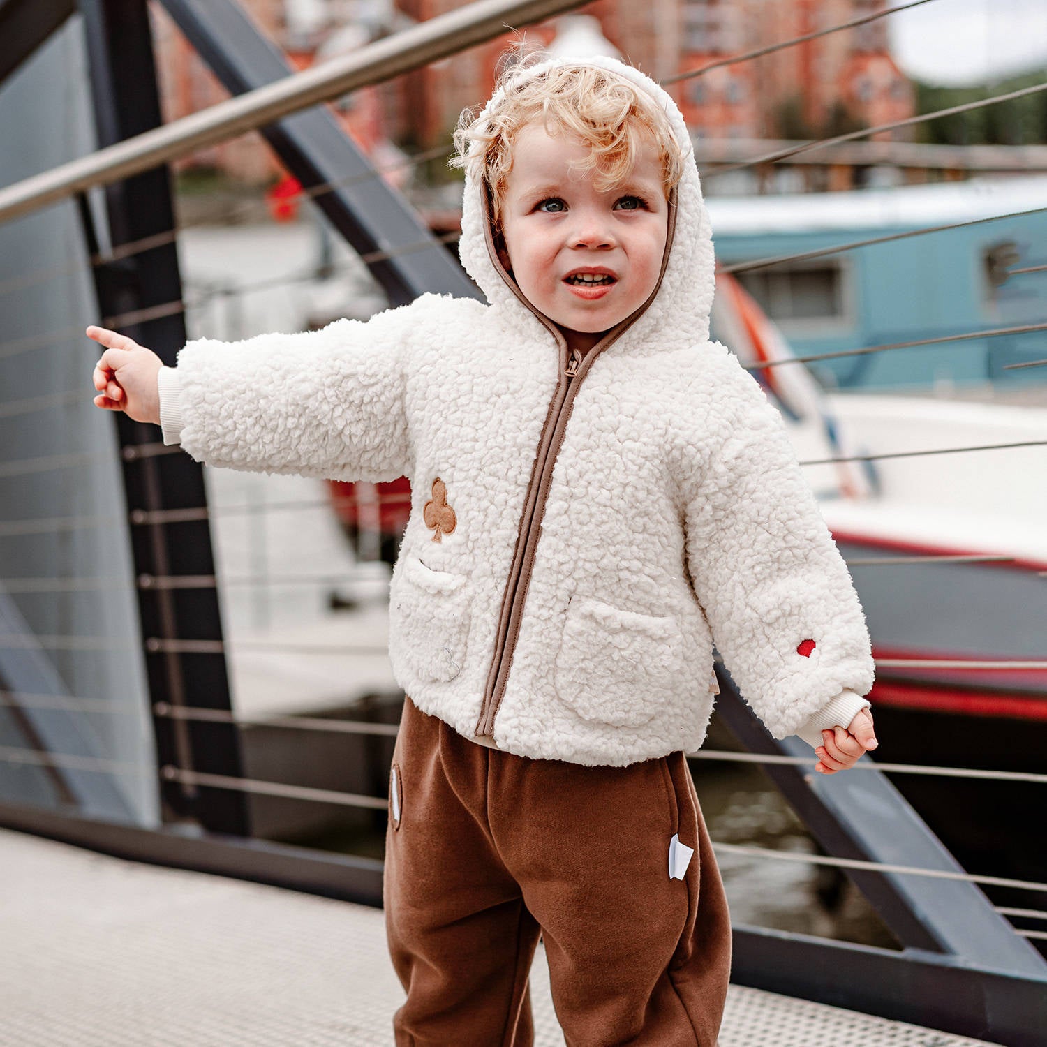 ショートコート・ジャケット・ジャンパー 長袖ジャケット ボア素材 もこもこ ポンポン付きフード ジップアップ アウター【mh0011642】