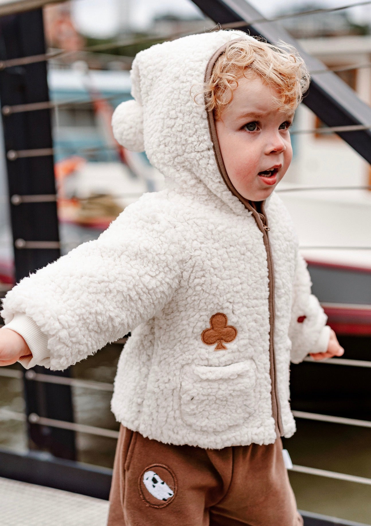 ショートコート・ジャケット・ジャンパー 長袖ジャケット ボア素材 もこもこ ポンポン付きフード ジップアップ アウター【mh0011642】