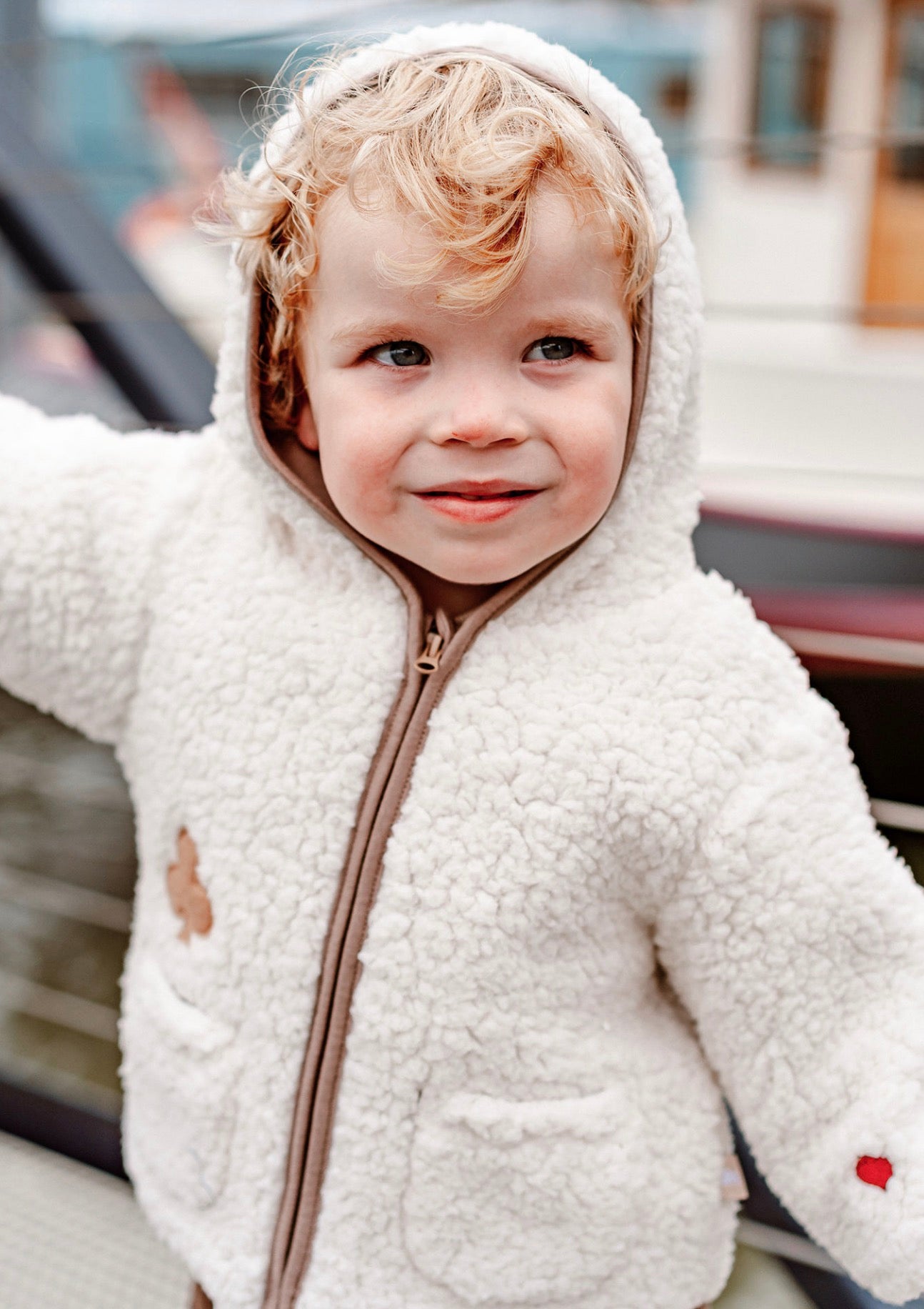 ショートコート・ジャケット・ジャンパー 長袖ジャケット ボア素材 もこもこ ポンポン付きフード ジップアップ アウター【mh0011642】