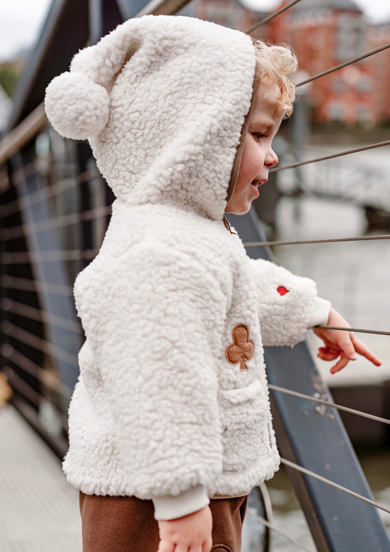 ショートコート・ジャケット・ジャンパー 長袖ジャケット ボア素材 もこもこ ポンポン付きフード ジップアップ アウター【mh0011642】