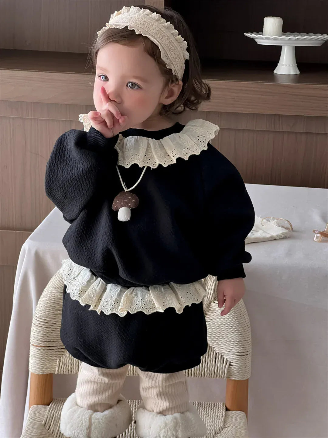 長袖セットアップ Black / 73cm ベビーセットアップ 2点セット 裏フリースレースラッフル襟長袖プルオーバー+バルーンショートパンツ【mh0007829】