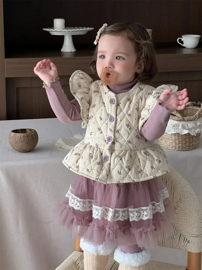 長袖セットアップ ベビートップス/ベスト/パンツ 長袖シンプルTシャツ/ショルダーフリルキルティングペプラムベスト/シンプルレギンスパンツ【mh0007817】