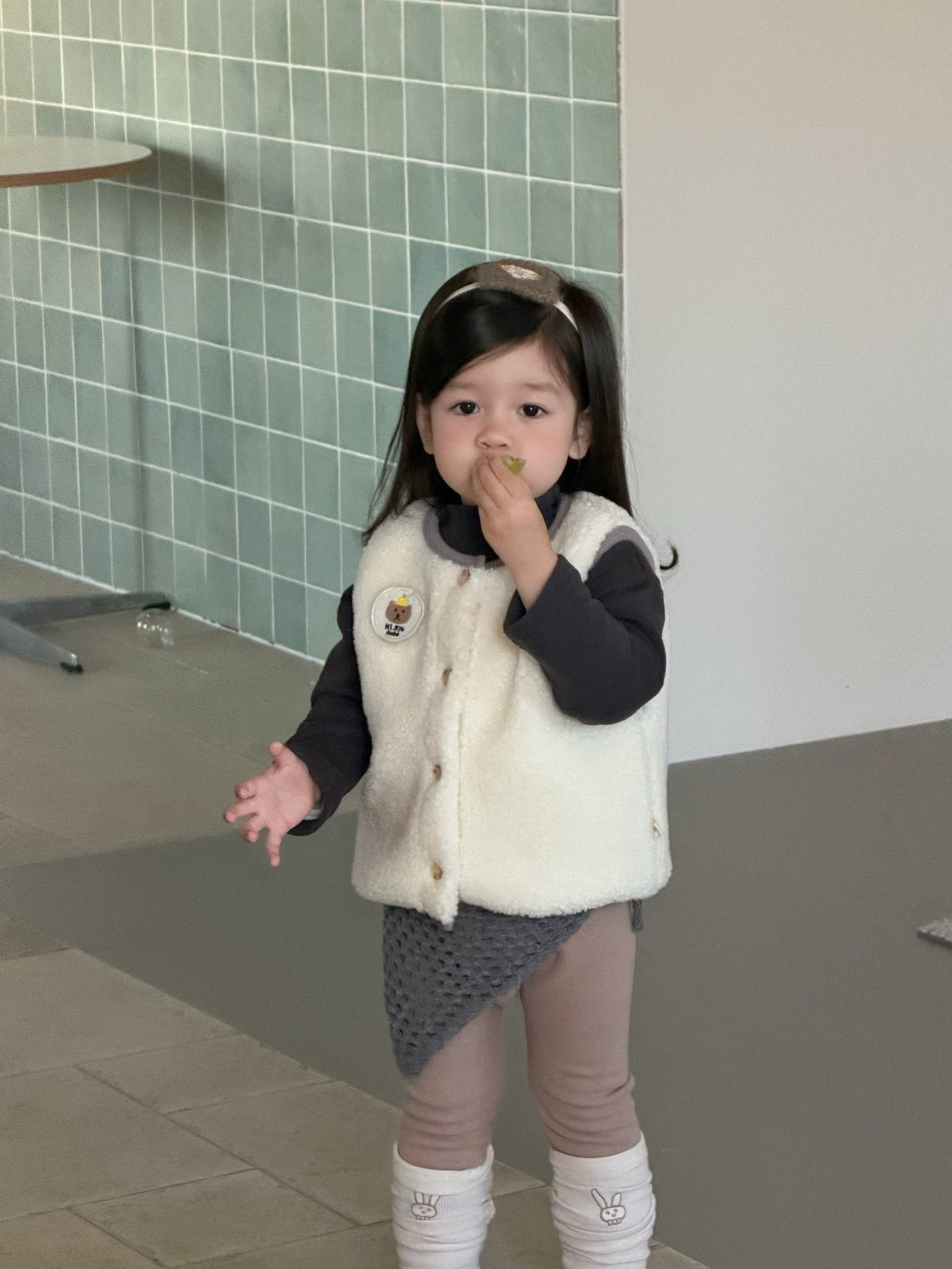 フリルエッジベスト/長袖Tシャツ/裏フリースデニムパンツ【mh0011936】