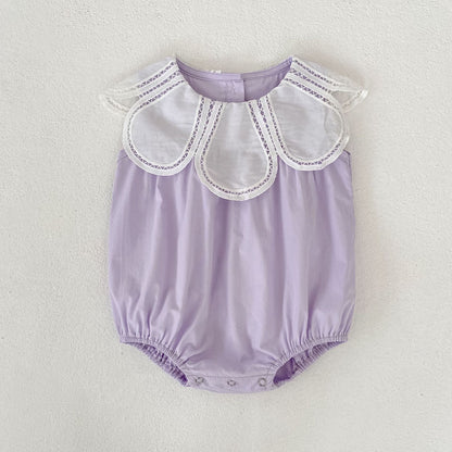ラベンダーの子ども用ワンピース風ロンパース、ペタルカラーとフリル切替、スナップ開閉