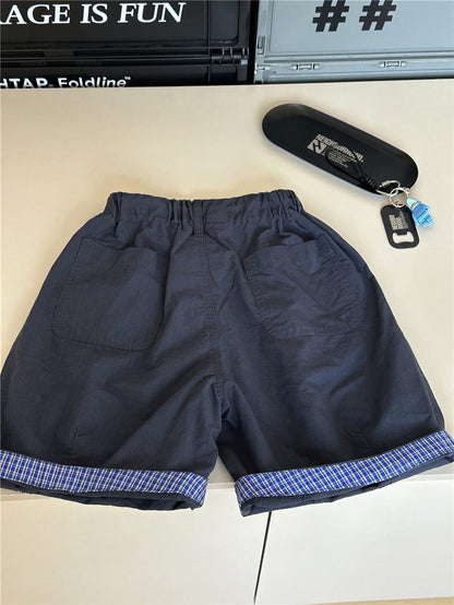 チェック柄ヘムのタック入り紺ハーフパンツ、ウエストゴム