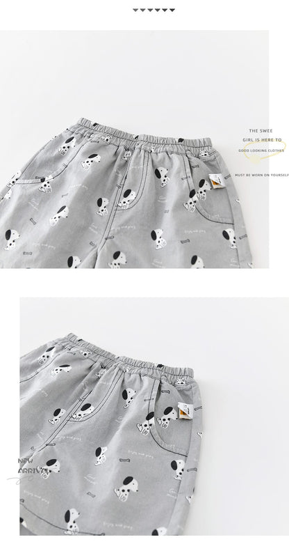グレー犬柄ショートパンツのウエストゴムと総柄デザイン