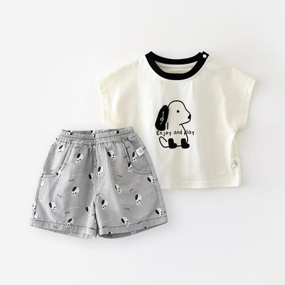 犬プリント半袖Tシャツとグレー犬柄ショートパンツのセットアップ