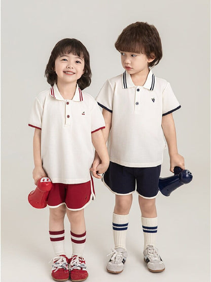 子ども用ポロシャツ・ショートパンツセット（生成りポロ、紺ショーツ/赤ソックス）