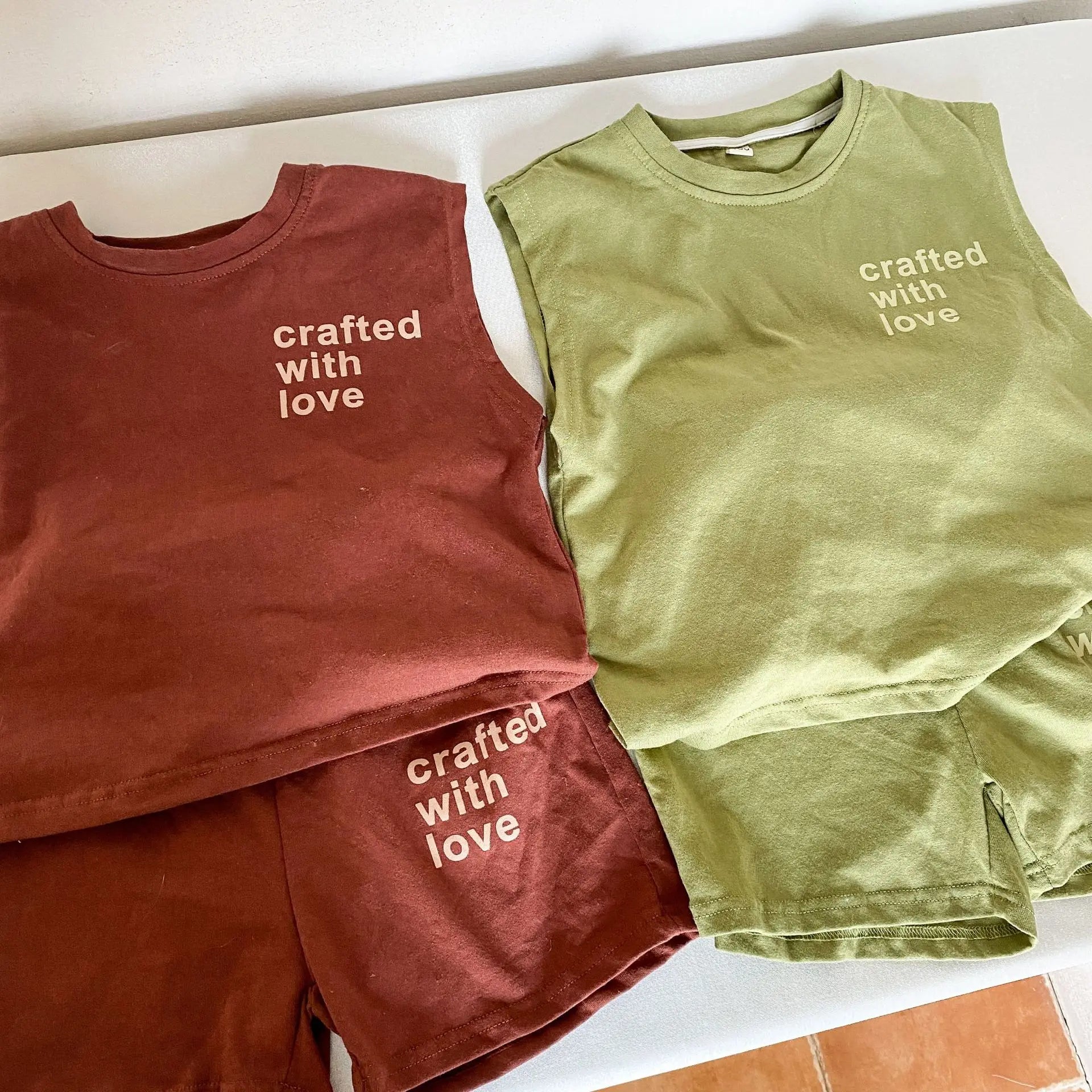 ノースリーブセットアップ キッズセットアップ 2点セット ノースリーブタンクトップ+ショートパンツ レターロゴプリント 2カラー【mh0004907】